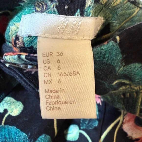 H&M Floral Patterned Pants. Vintage Botanical. - Picture 2 of 5